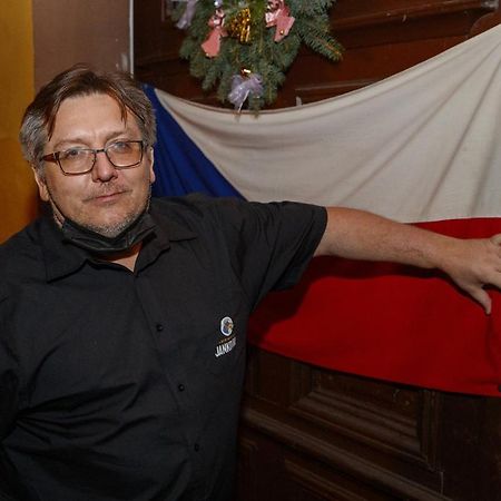Jince Pivovar Maly Janek - Restaurace, Penzion A Stany المظهر الخارجي الصورة